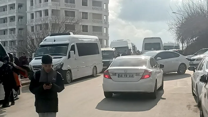 Elazığ'da okul önünde tehlikeli anlar