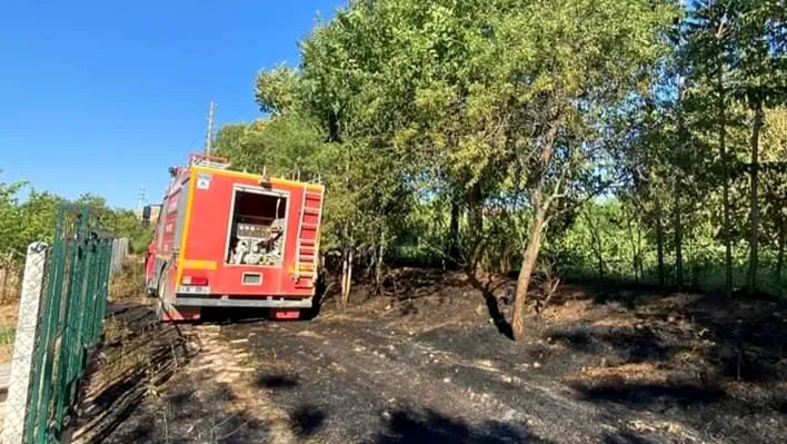 Elazığ'da örtü ve bahçe yangını