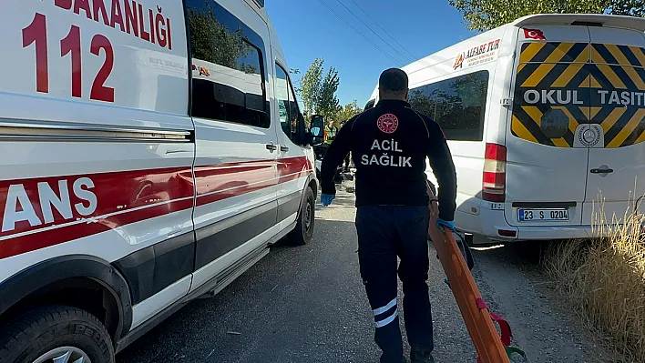 Elazığ'da otomobil ile öğrenci servisi çarpıştı!