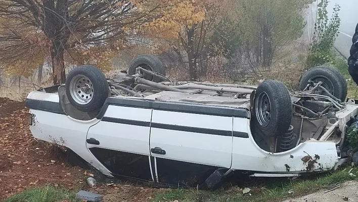 Elazığ'da otomobil takla attı