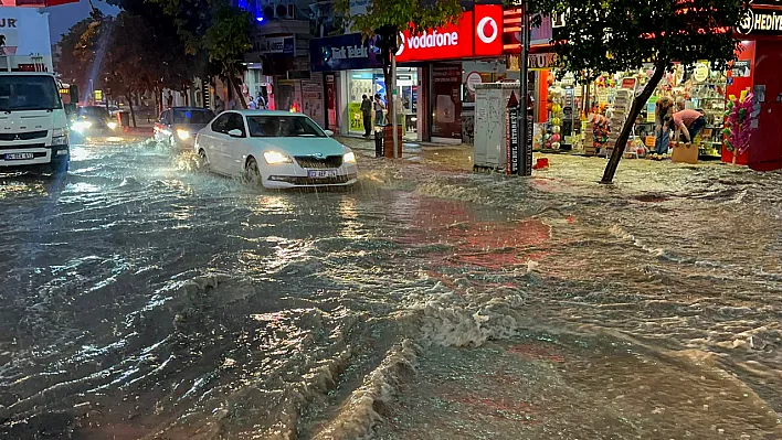 Elazığ'da sağanak etkili oldu