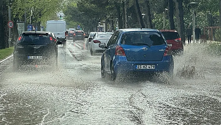 Elazığ'da sağanak etkili oldu