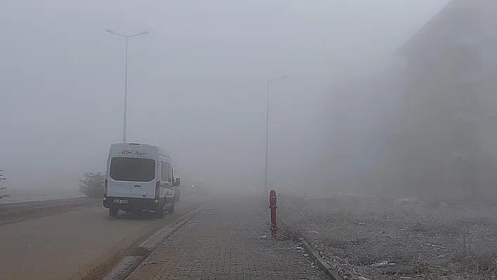 Elazığ'da sis etkisini sürdürüyor