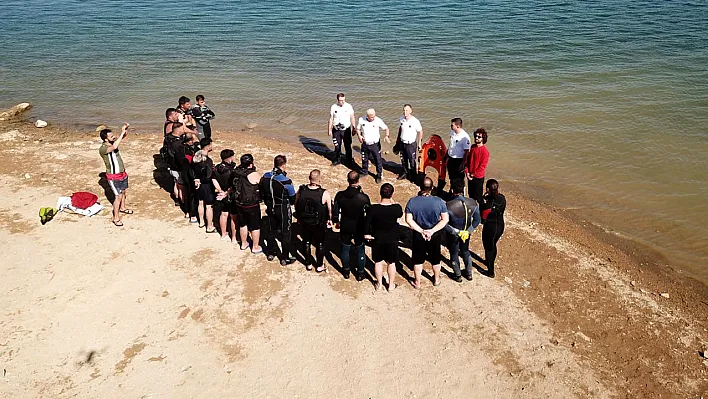 Elazığ'da su altı arama kurtarma eğitimi