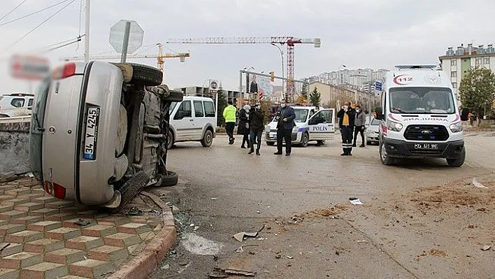 Elazığ'da trafik kazası! Yaralılar var...