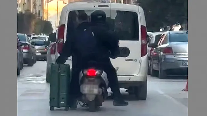 Elazığ'da trafikte şaşırtan manzara