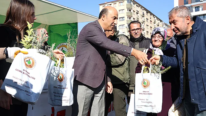 Elazığ'da ücretsiz fidan dağıtıldı