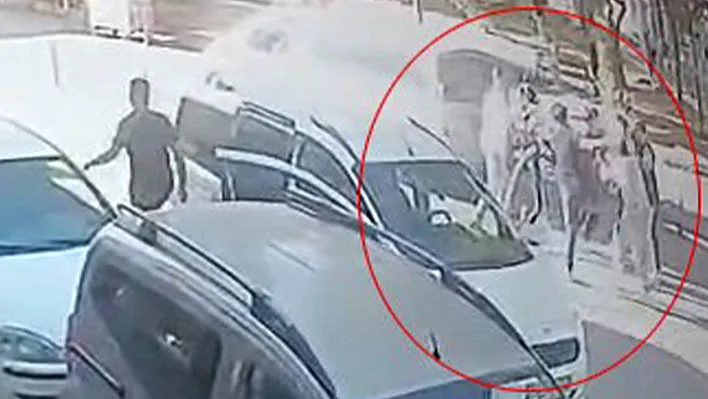Elazığ'da yol kesip saldırdılar