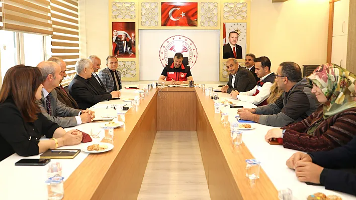 Elazığ'da zirai donun etkileri masaya yatırıldı