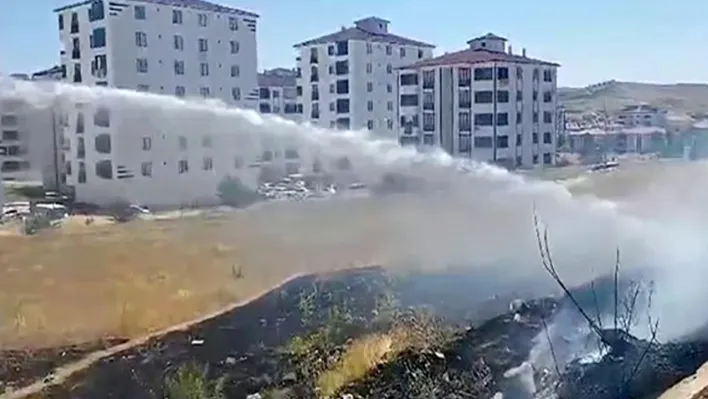 Elazığ'daki ot yangını söndürüldü