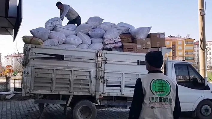 Elazığ'dan Suriye'ye kamyonla yardım gönderildi