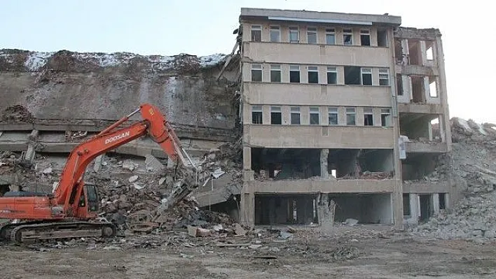 Elazığ Hükümet Konağı Yıkıldı