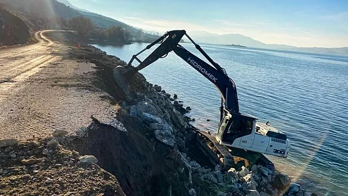 Elazığ İl Özel İdaresi ekipleri çalışmalarını sürdürüyor