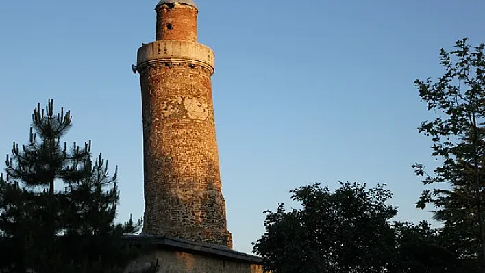 Elazığ'ın eğri minareli camii