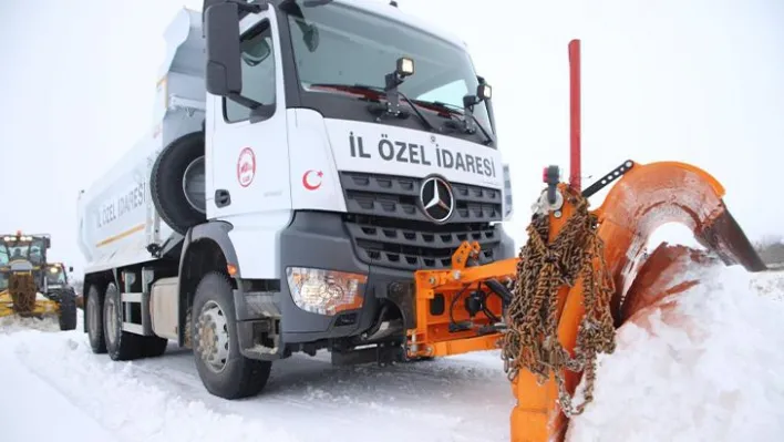 Elazığ'ın köylerinde ulaşıma kar engeli