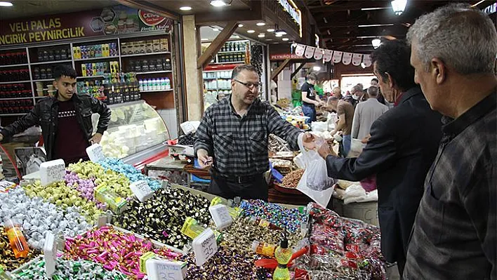 Elazığ Kapalı Çarşı'da bayram yoğunluğu