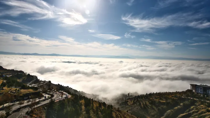 Elazığ sis bulutuyla kaplandı