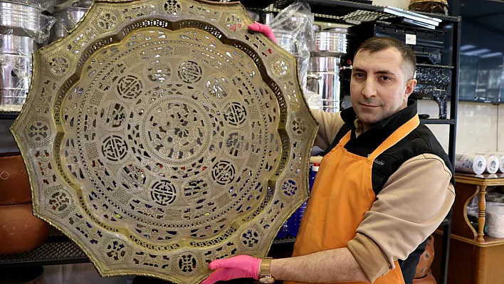 Elazığlı kasap antika tutkusunu dükkanında yaşatıyor