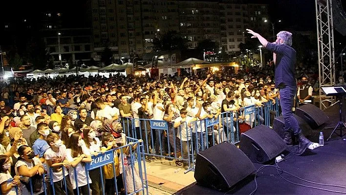 Elazığlılar Salçalı Köfte Festivalinde Zafer Döner'le coştu