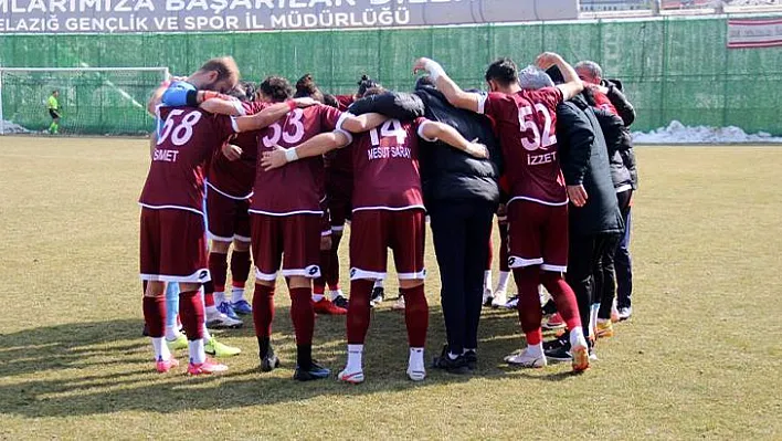 Elazığspor, 20 futbolcuyla Adıyaman'da