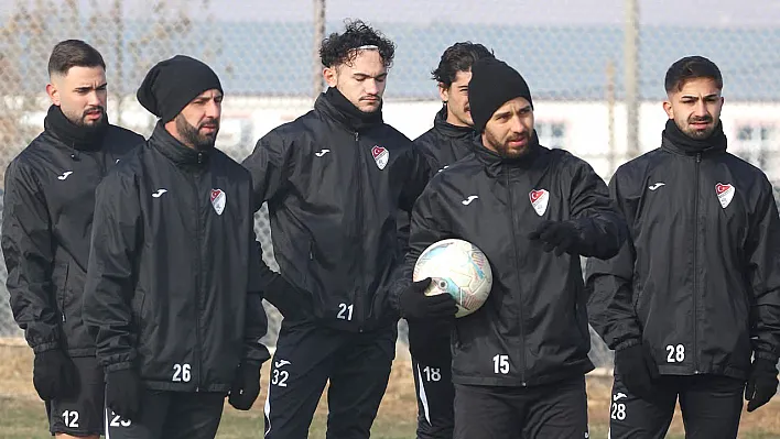 Elazığspor, Mersin'e 19 futbolcuyla gitti