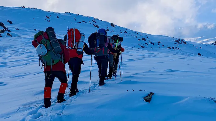 ELDAK'tan zirve tırmanışı