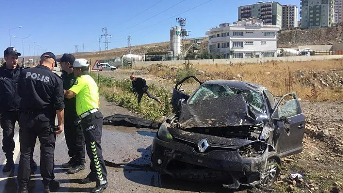 Eşini askere uğurlayan kadın, dönüş yolunda kazada hayatını kaybetti