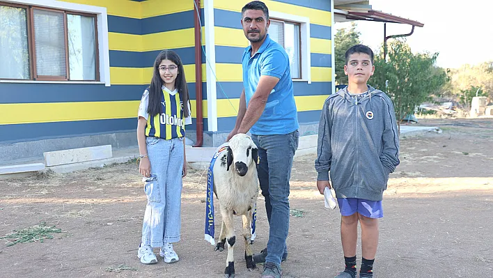 Fanatik baba-kız, Fenerbahçe şampiyonluğu için adak kesti