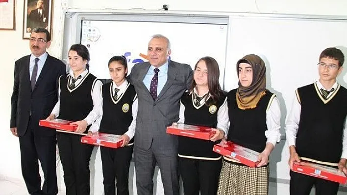 Fatih projesi kapsamında tablet dağıtıldı