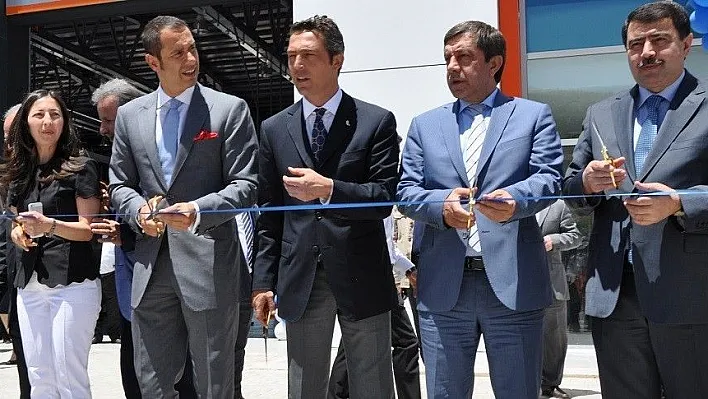 Ford Trucks 4S Plaza törenle açıldı