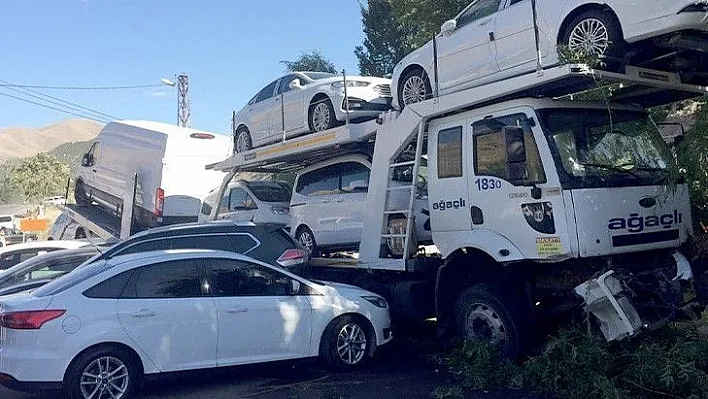 Freni boşalan TIR dehşet saçtı!