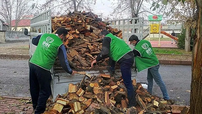 'Gelen yardımlar öncelikle Elazığ'da dağıtılmaktadır'