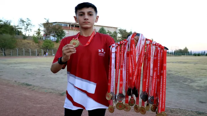 Genç atletten 2 yılda 30 madalya