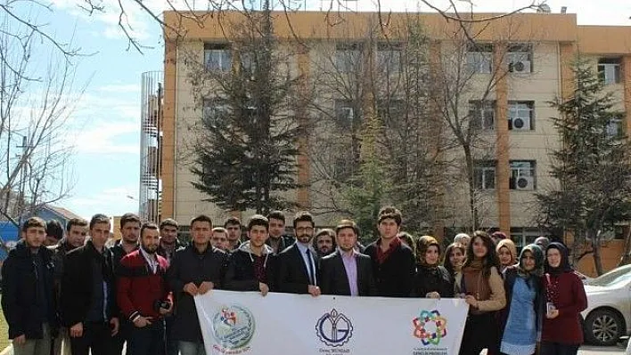 Gençler iş başında