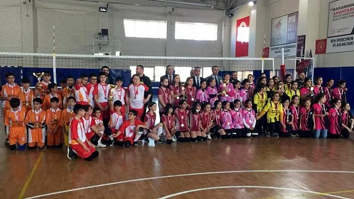 Gençler voleybolda şampiyonlar belli oldu