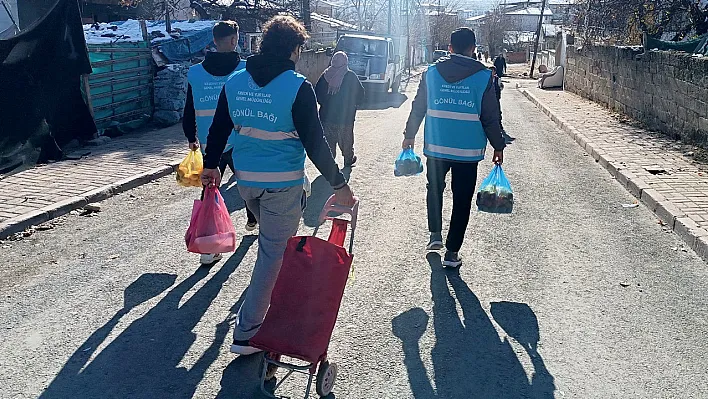 Gönüllü öğrencilerden yaşlılara anlamlı destek