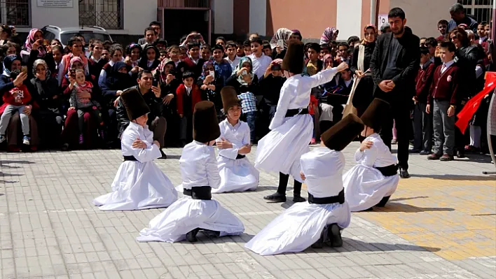 İlkokul öğrencilerinden Kutlu Doğum etkinliği