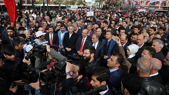 Elazığ'da 'Türkiye için Evet' yürüyüşü