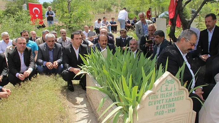 Cevdet Karakaş mezarı başında anıldı