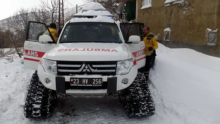 Yaralanan yaşlı kadının imdadına paletli ambulans yetişti