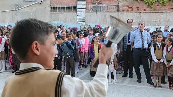 Elazığ'da ilk ders zili çaldı