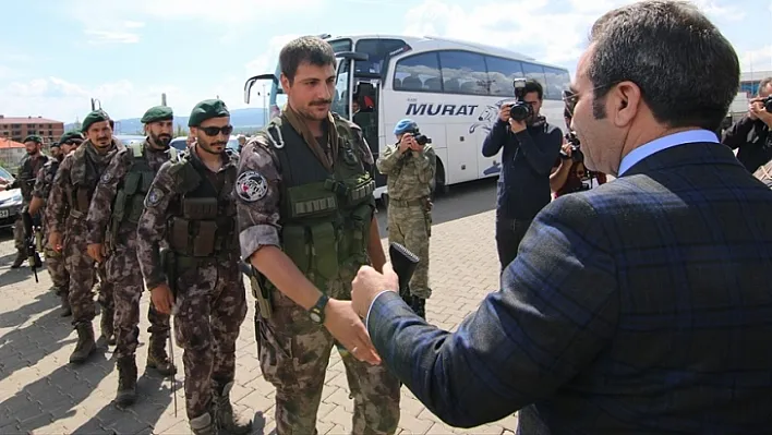 Dualarla Afrin'e uğurlanan PÖH'ler birliklerine döndü