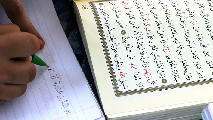 Kur'an-ı Kerim'i 2.5 ayda el yazısı ile yazdılar