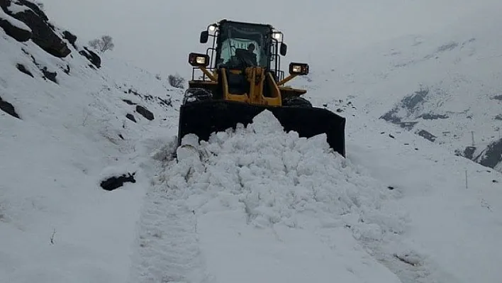 Kapalı köy yolları için çalışmalar devam ediyor