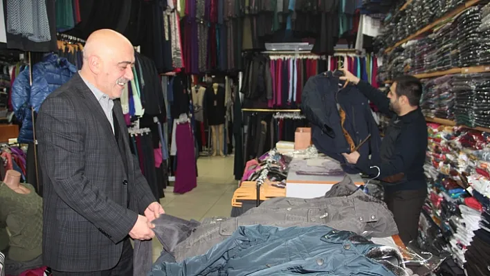 Elazığ'da 'kar' yağışı esnafın işini açtı