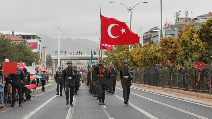 Cumhuriyet'in 94. yılı Elazığ'da coşkuyla kutlandı