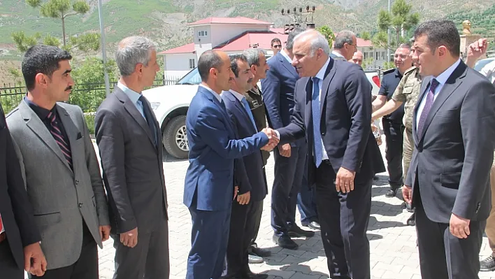 Vali Zorluoğlu ilçe ve beldelerde muhtarlarla bir araya geldi