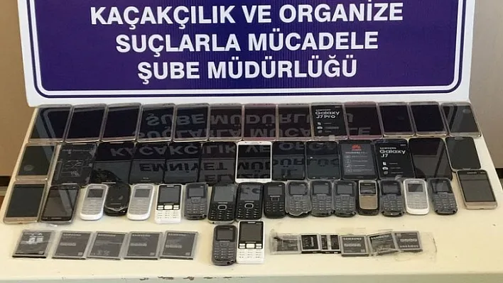 Elazığ'da kaçak cep telefonu ele geçirildi