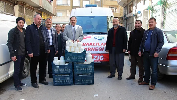 Şavak aşiretinden Mehmetçik'e bir ton peynir