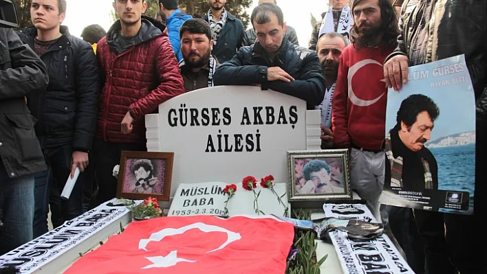 Müslüm Gürses ölümünün 4'üncü yılında kabri başında anıldı